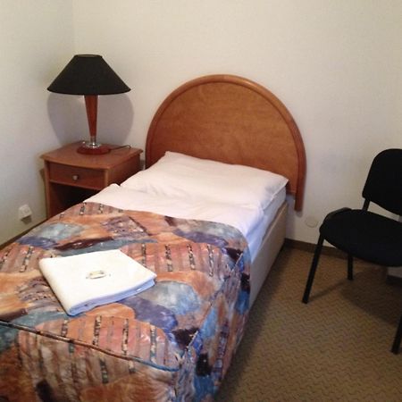 Hotel Chotol Горомержице Экстерьер фото