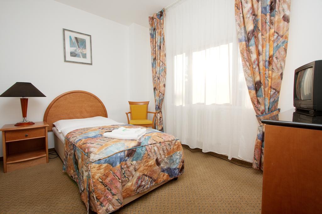 Hotel Chotol Горомержице Номер фото